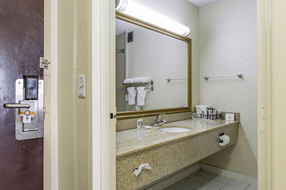 Days Inn By Wyndham Havelock Bagian luar foto