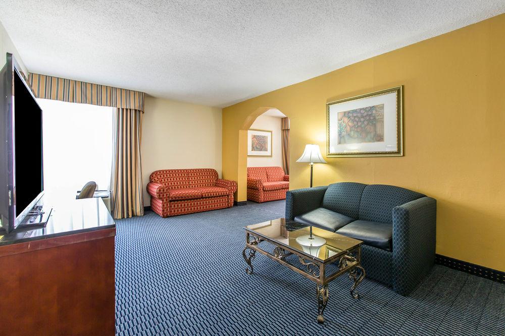 Days Inn By Wyndham Havelock Bagian luar foto