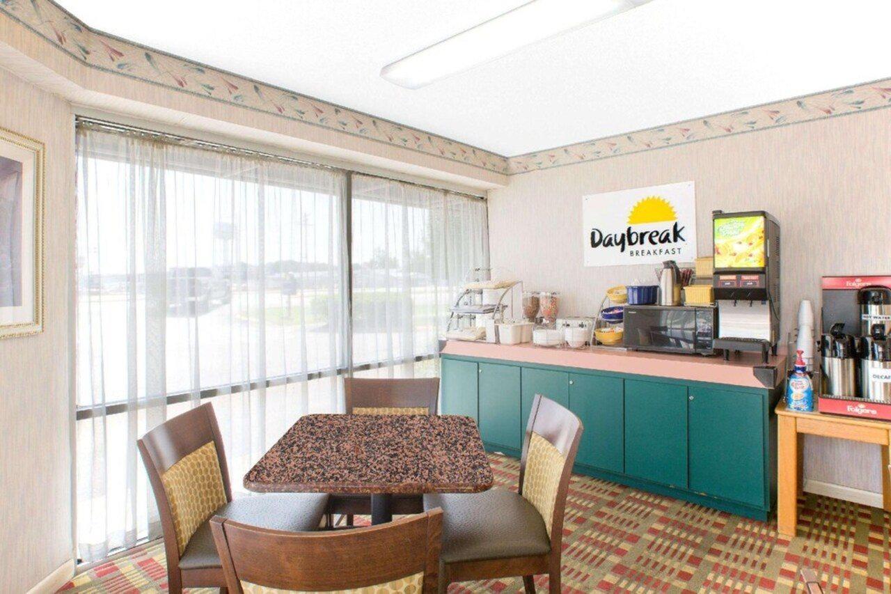 Days Inn By Wyndham Havelock Bagian luar foto
