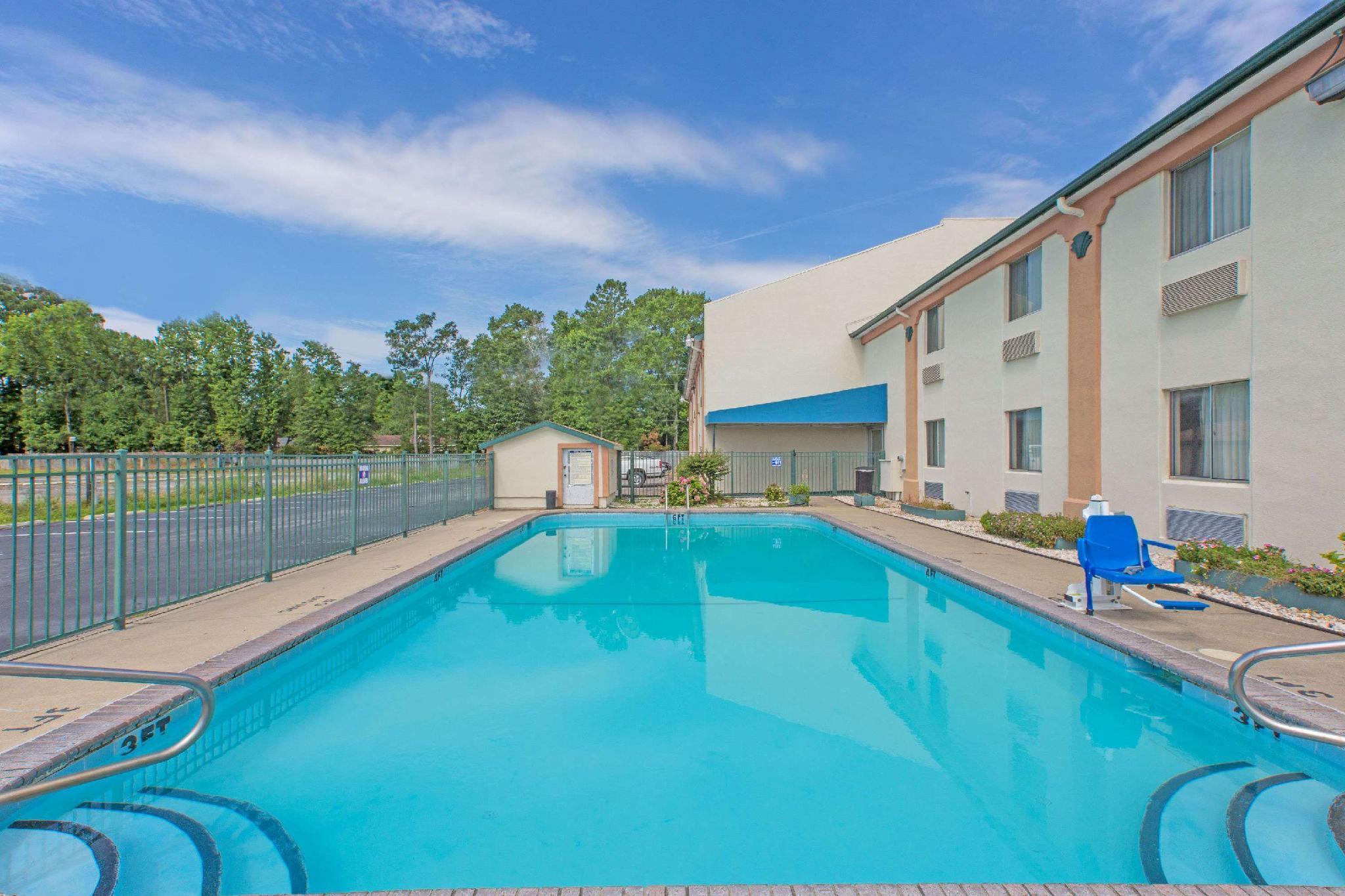 Days Inn By Wyndham Havelock Bagian luar foto